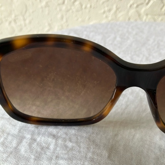 Coach: Emma (L001) Tortoise Shell Sunglasses- flaws - Picture 10 of 16